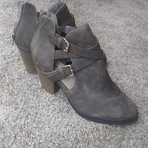 💯Just Fab booties💯